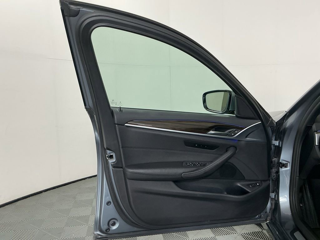 Used 2018 BMW 530e w/ Premium Package 2 image 19