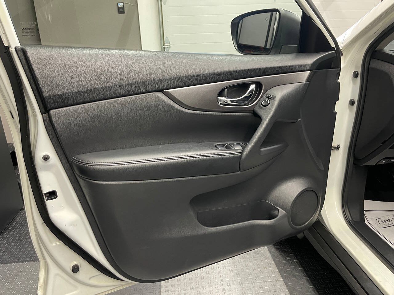 Used 2015 Nissan Rogue SV FWD image 16