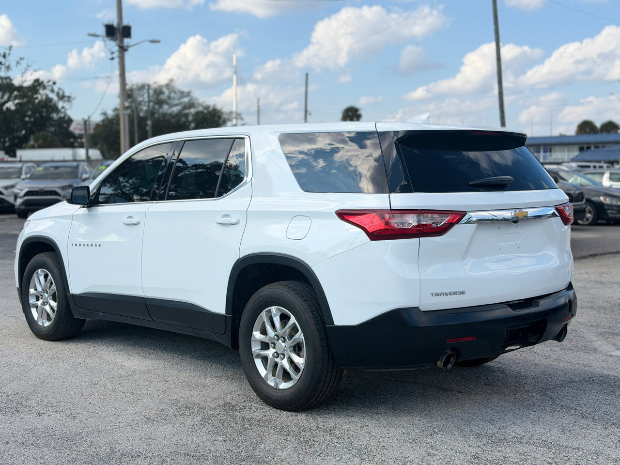 Used 2020 Chevrolet Traverse LS image 3