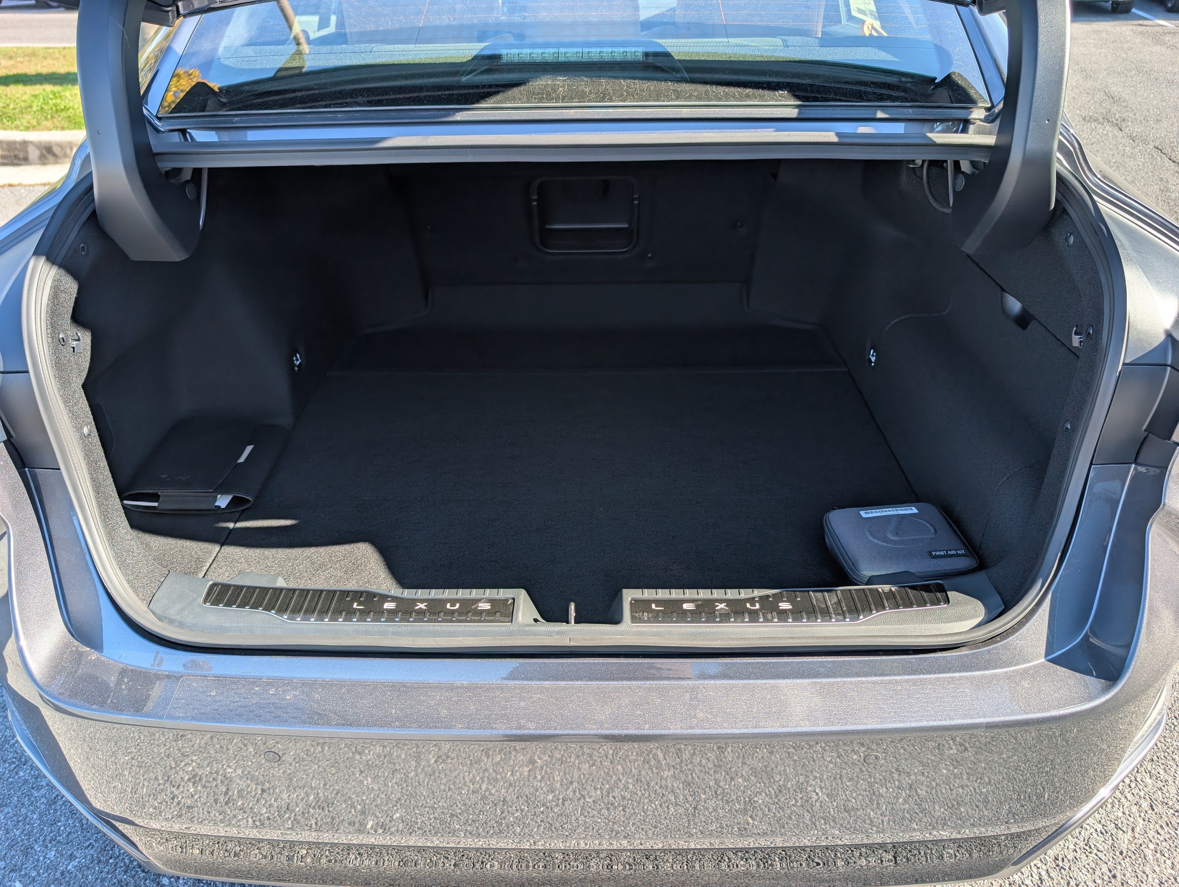 New 2026 Lexus ES 350h AWD w/ Convenience Package image 9
