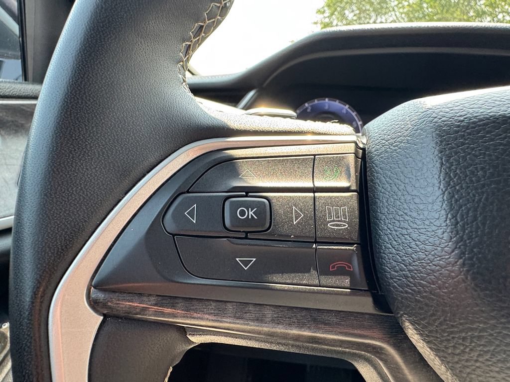Used 2023 Jeep Grand Cherokee Limited AWD/4WD image 15