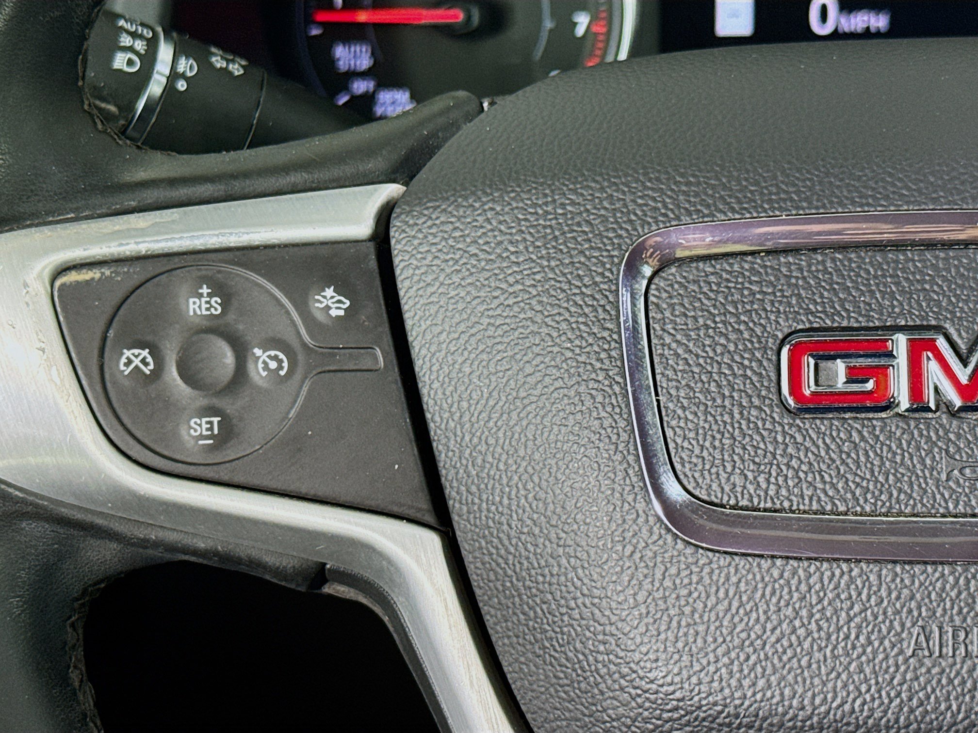 Used 2023 GMC Acadia SLT w/ Elevation Edition FWD image 11