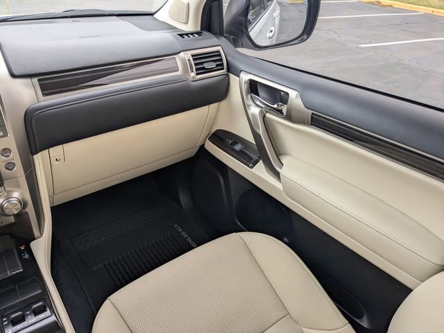 Used 2021 Lexus GX 460 Premium w/ Accessory Package image 18