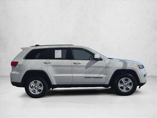 Used 2017 Jeep Grand Cherokee Laredo AWD/4WD image 4