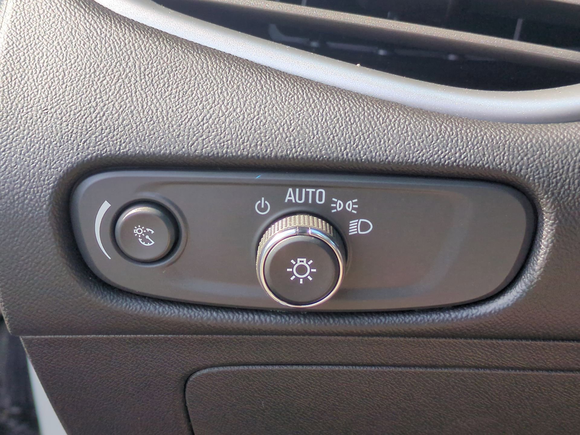 Used 2024 Chevrolet Malibu RS w/ LPO, Floor Liner Package FWD image 18