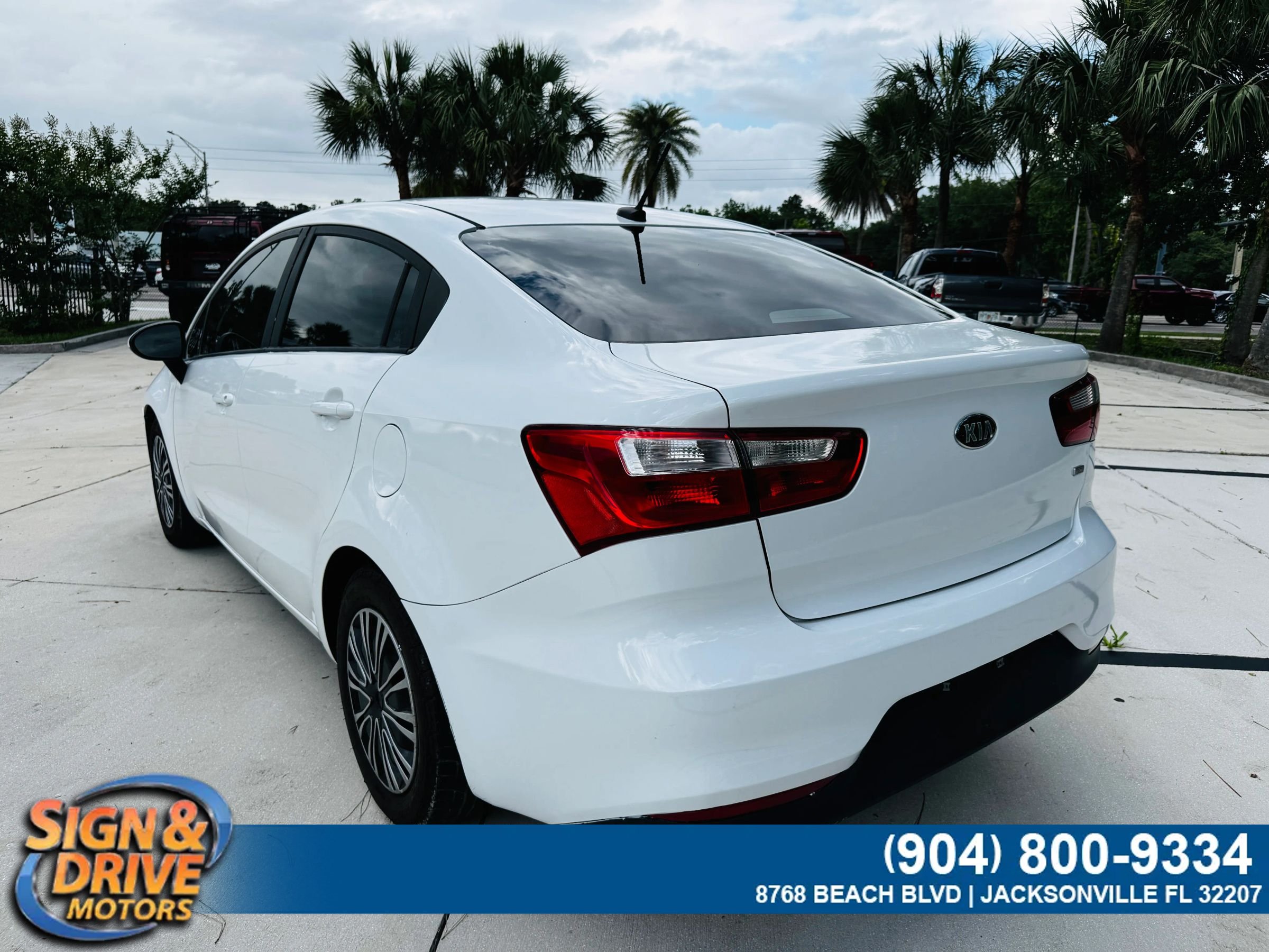 Used 2017 Kia Rio LX w/ Power Package FWD image 4