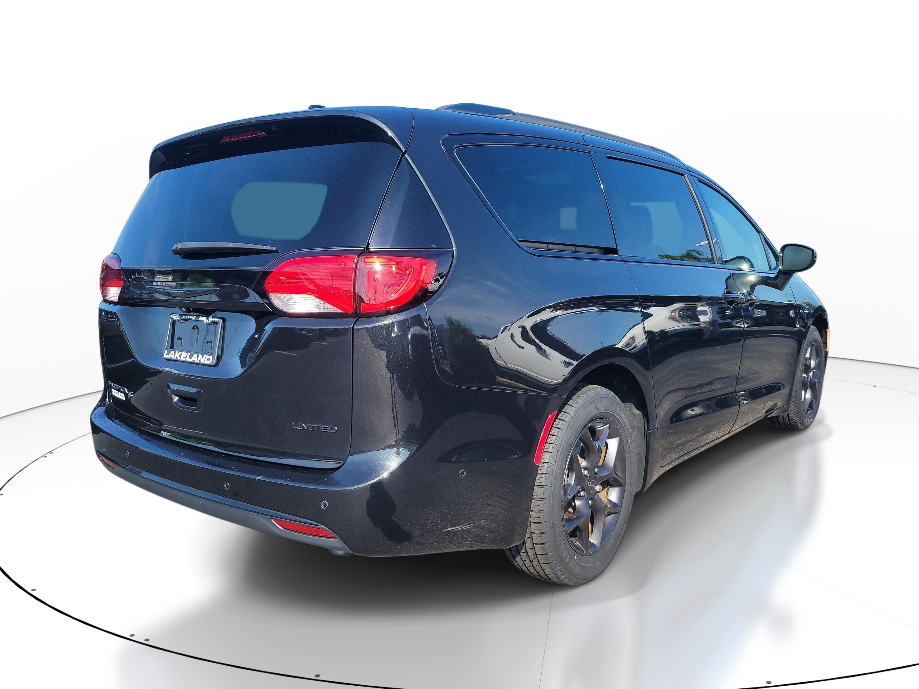 Used 2020 Chrysler Pacifica Limited w/ Advanced Safetytec Group FWD image 4