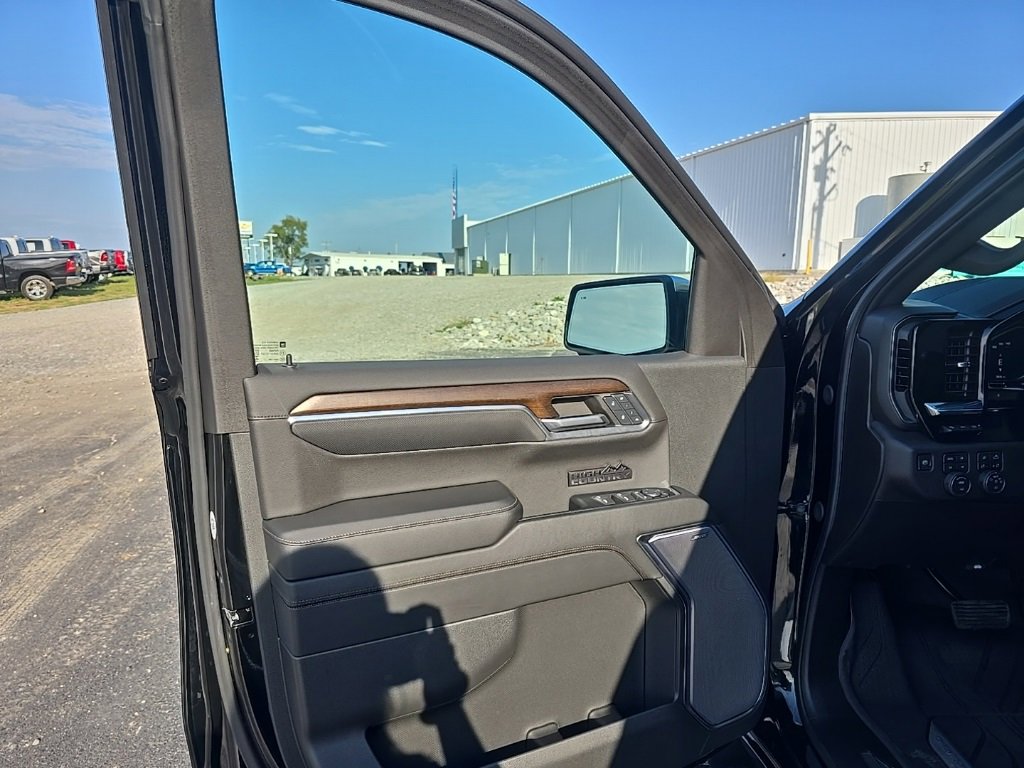 Used 2024 Chevrolet Silverado 1500 High Country w/ High Country Premium Package image 11