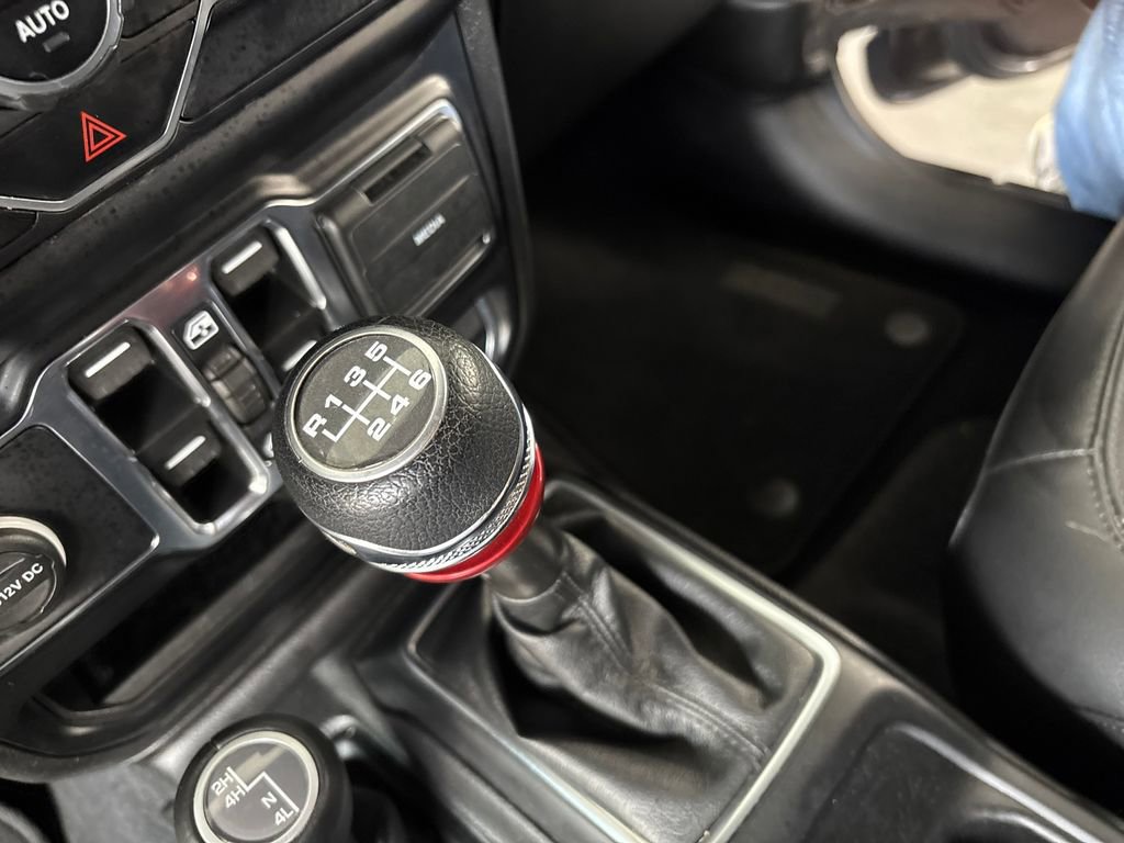 Used 2022 Jeep Wrangler Unlimited Sahara AWD/4WD image 33