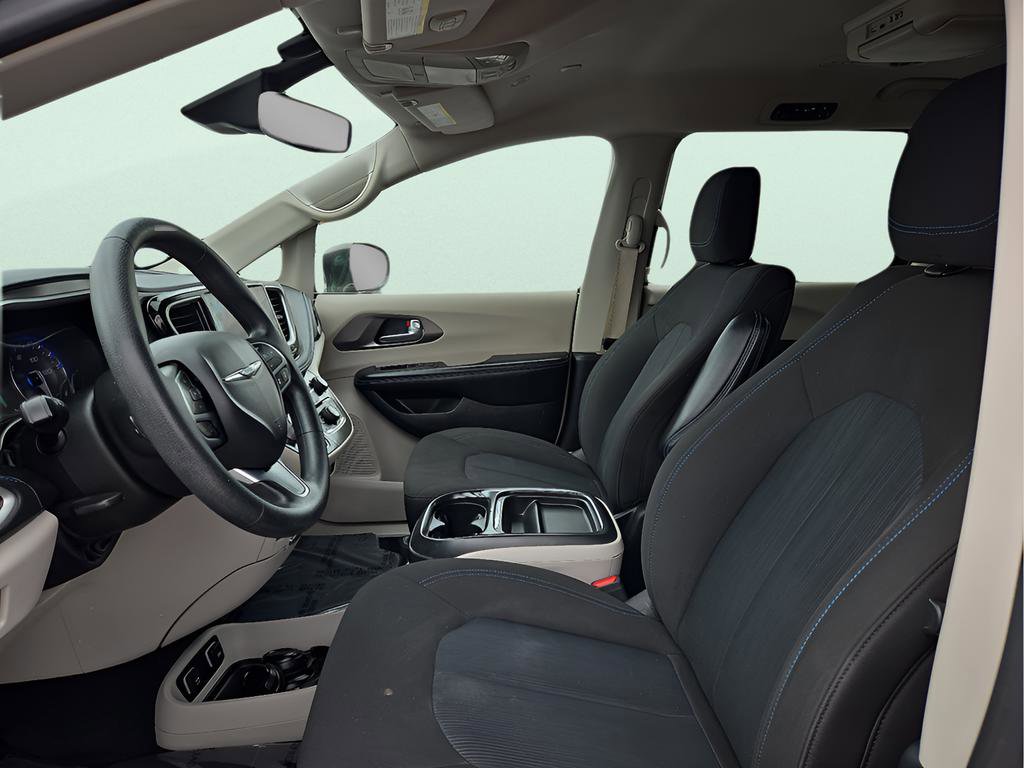 Used 2021 Chrysler Pacifica Touring image 17