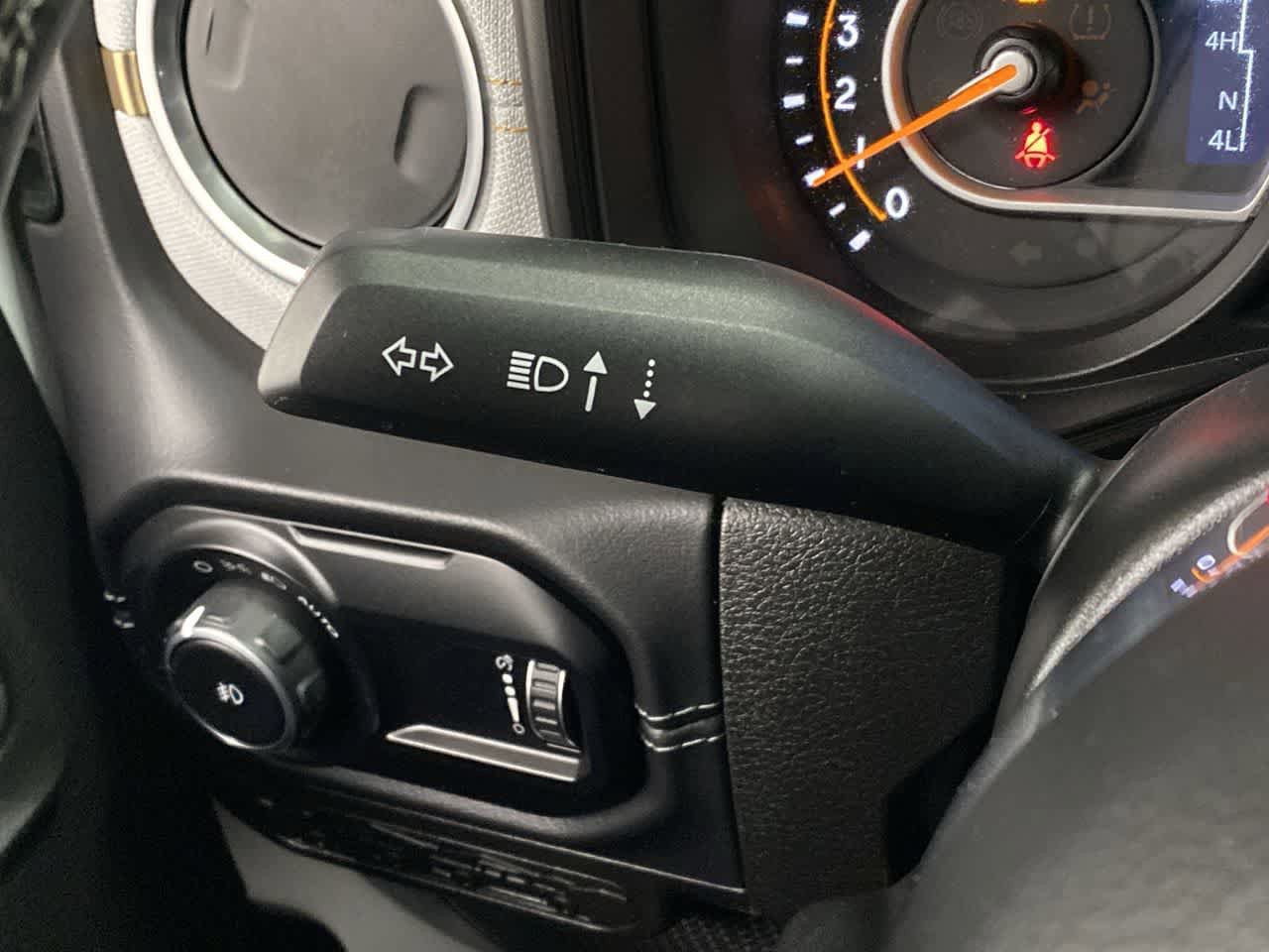 Used 2025 Jeep Wrangler Sahara image 23