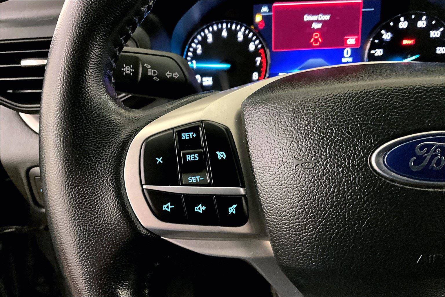 Used 2022 Ford Explorer XLT image 18