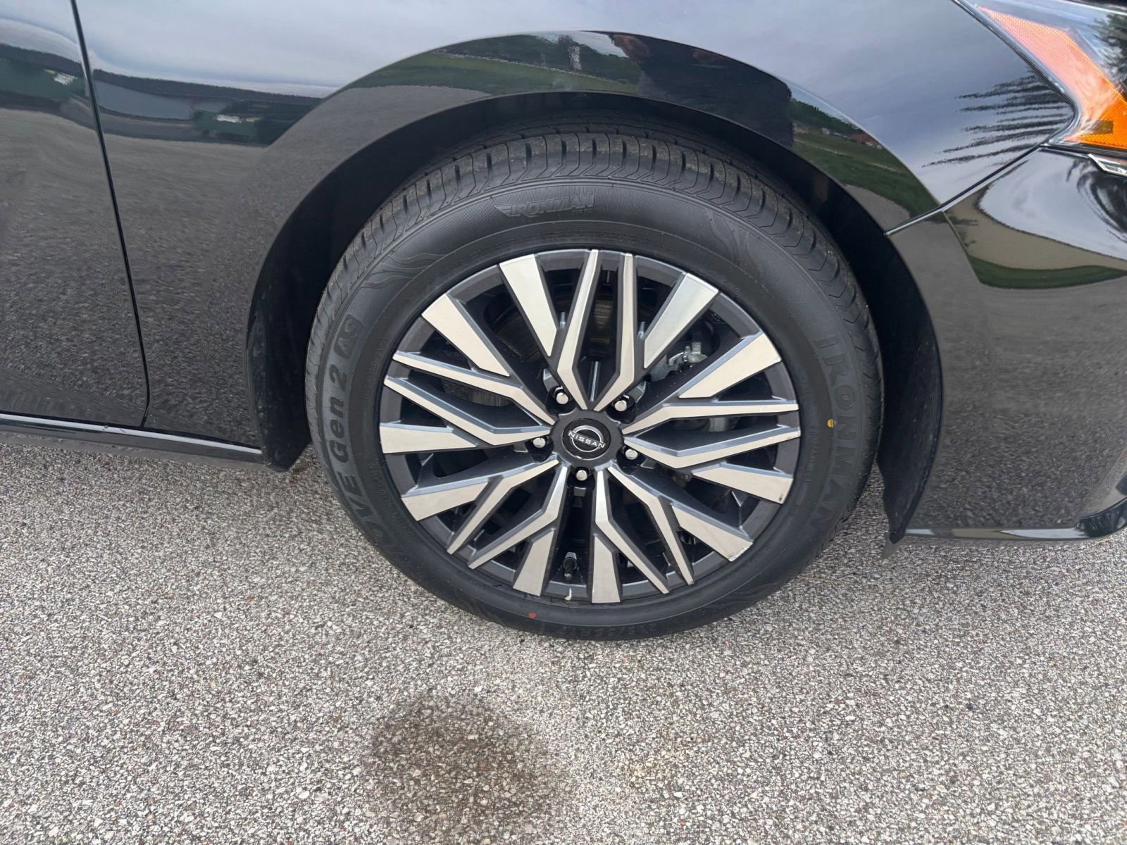 Used 2025 Nissan Altima 2.5 SV FWD image 28