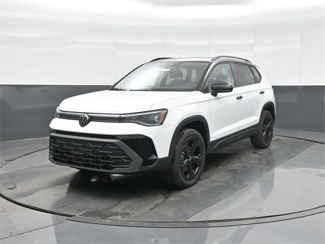 New 2026 Volkswagen Taos SE image 3