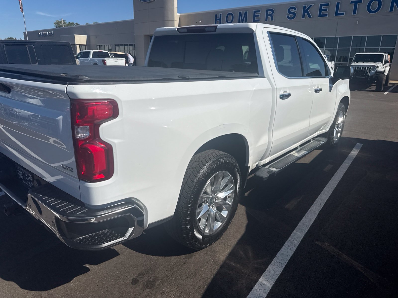 Used 2021 Chevrolet Silverado 1500 LTZ AWD/4WD image 4