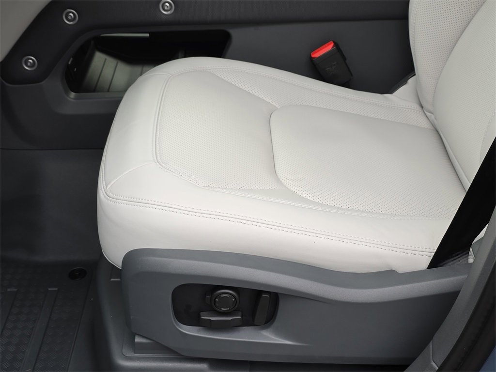 New 2026 Land Rover Defender 110 S image 28