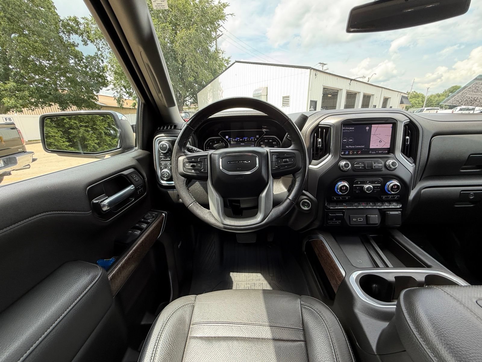 Used 2022 GMC Sierra 1500 Denali w/ Denali Premium Package AWD/4WD image 2