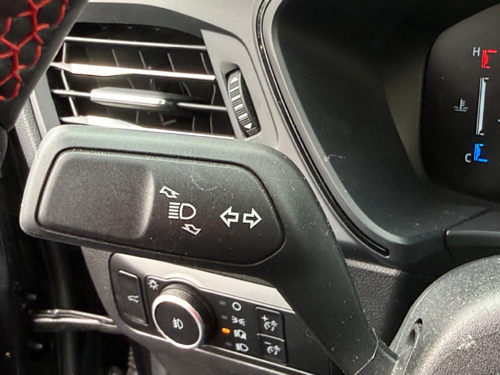 Used 2025 Ford Escape ST-Line Select AWD/4WD image 35