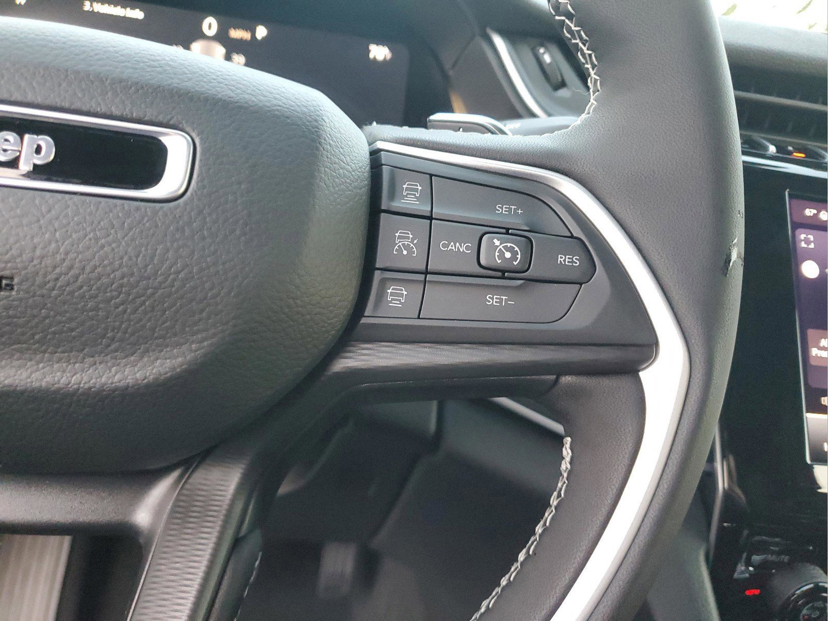 New 2025 Jeep Grand Cherokee Laredo w/ Luxury Tech Group I image 24