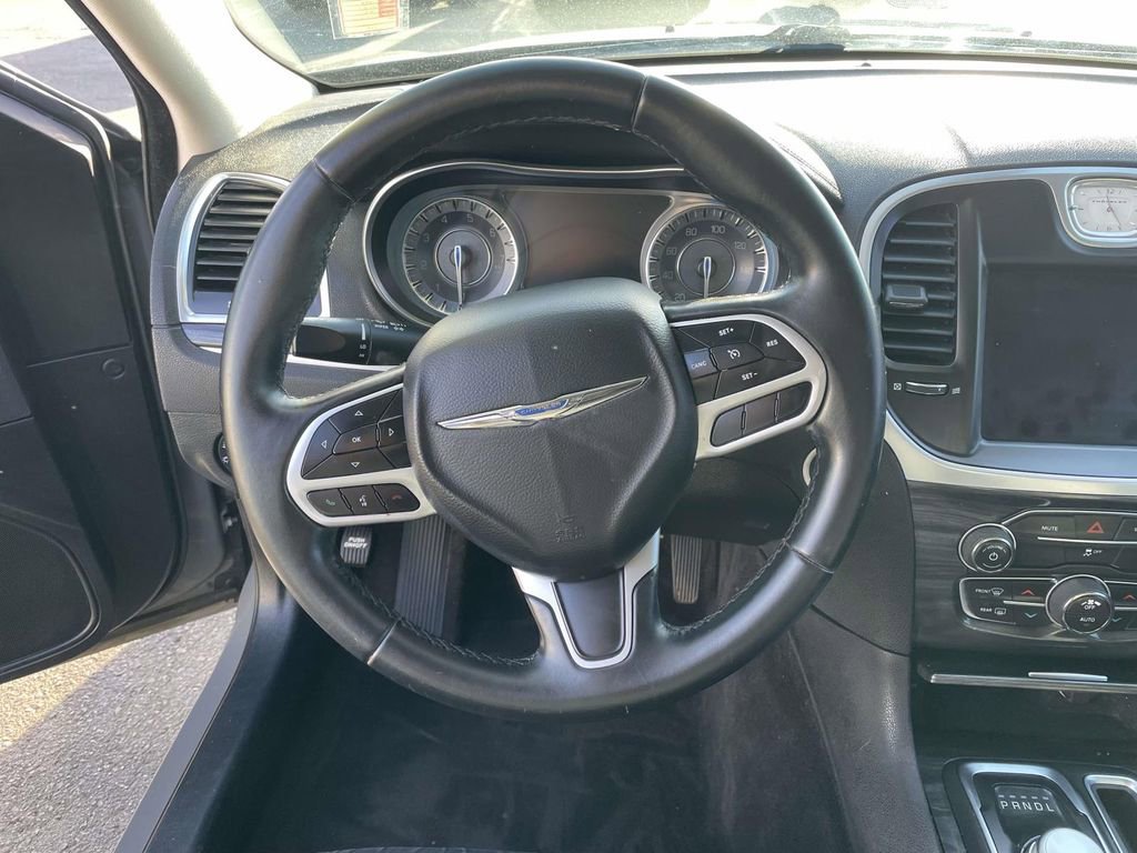 Used 2018 Chrysler 300 Touring w/ Driver Convenience Group image 24