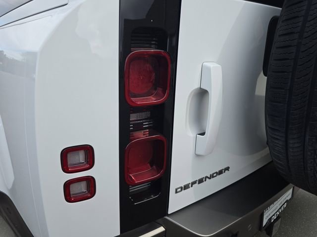 Certified 2024 Land Rover Defender 130 X-Dynamic SE image 38