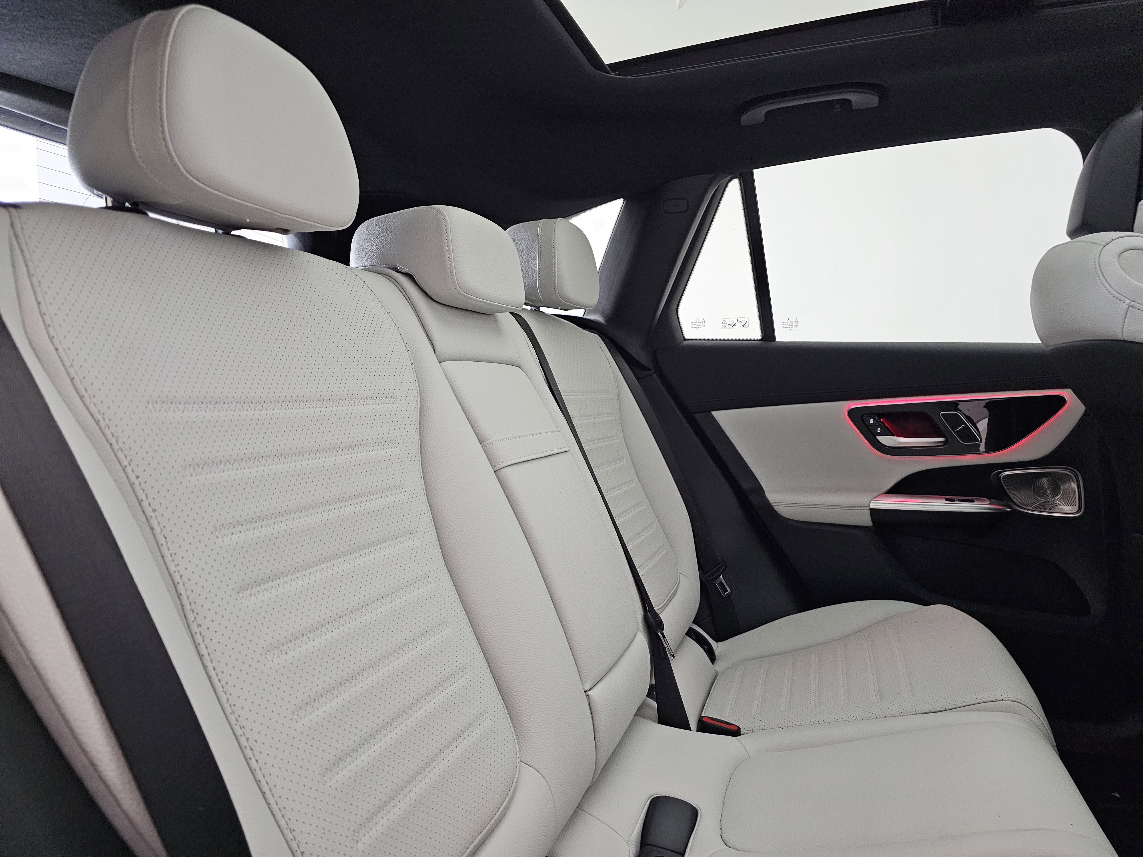 Used 2024 Mercedes-Benz GLC 300 4MATIC image 17