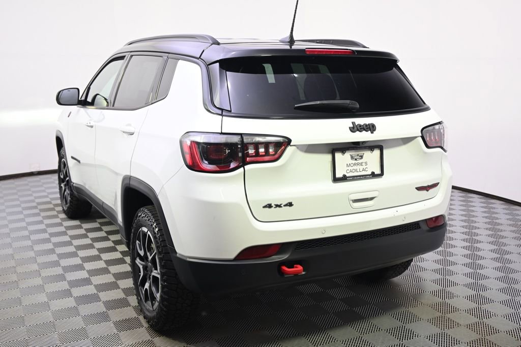 Used 2025 Jeep Compass Trailhawk image 4