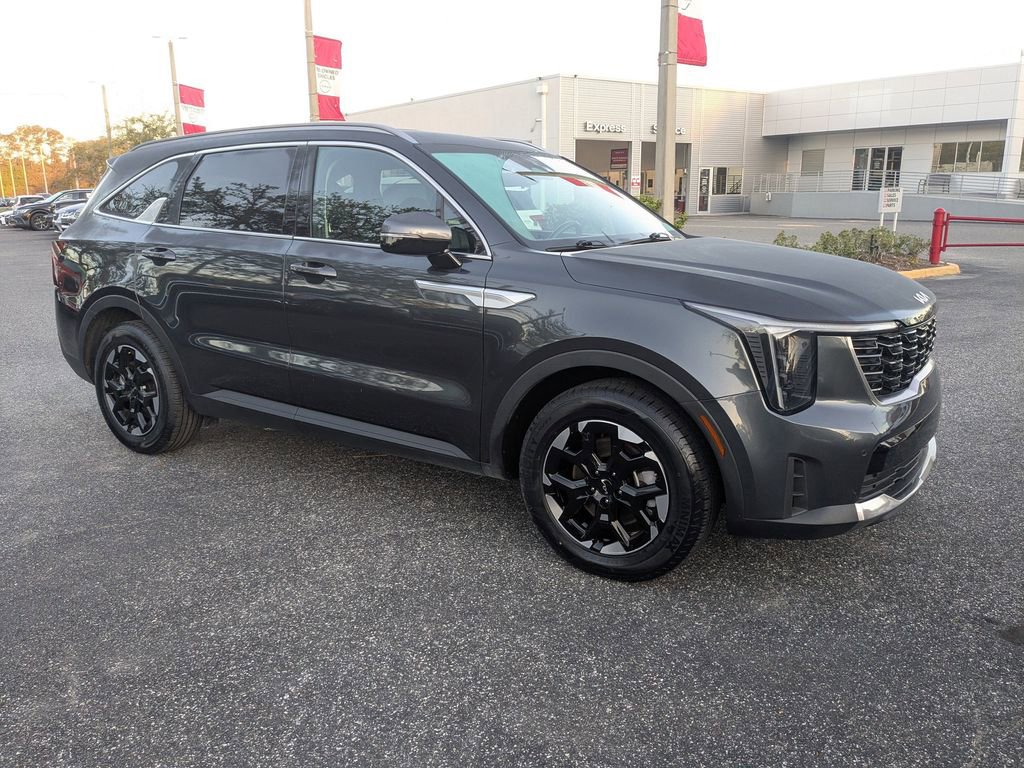 Used 2024 Kia Sorento S image 2