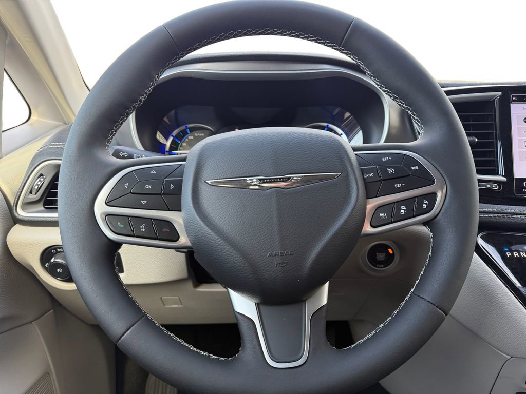 Certified 2023 Chrysler Pacifica Touring-L w/ Uconnect Theater Family Group image 12