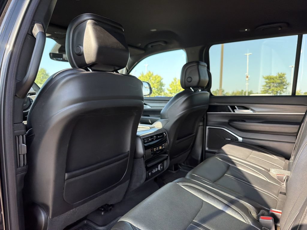 Used 2024 Jeep Wagoneer Series II w/ Flexible Seating Group RWD image 13