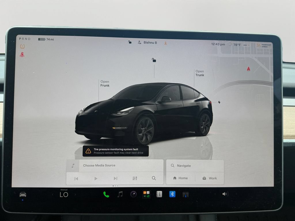 Used 2024 Tesla Model Y Long Range AWD/4WD image 16