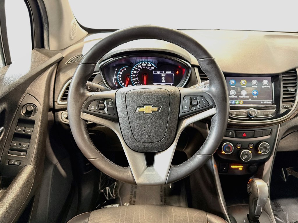 Used 2019 Chevrolet Trax LT w/ LT Convenience Package FWD image 19
