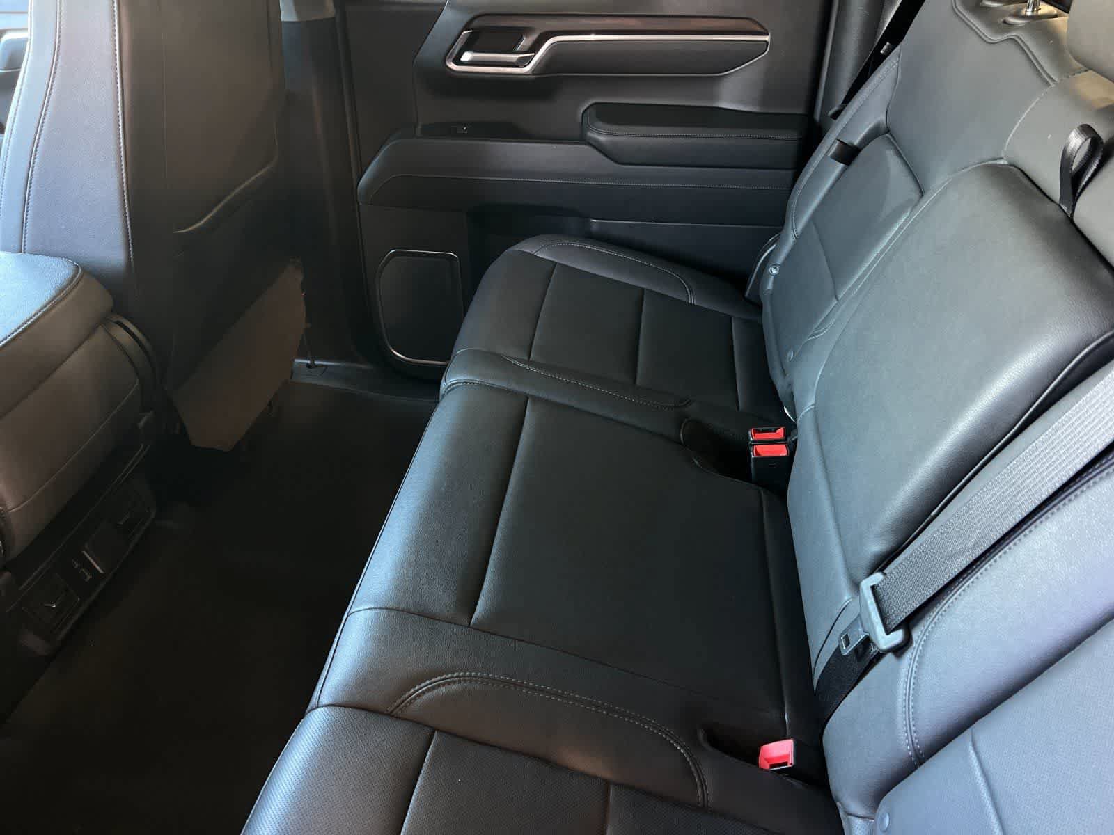 Used 2025 GMC Sierra 1500 SLT RWD image 5