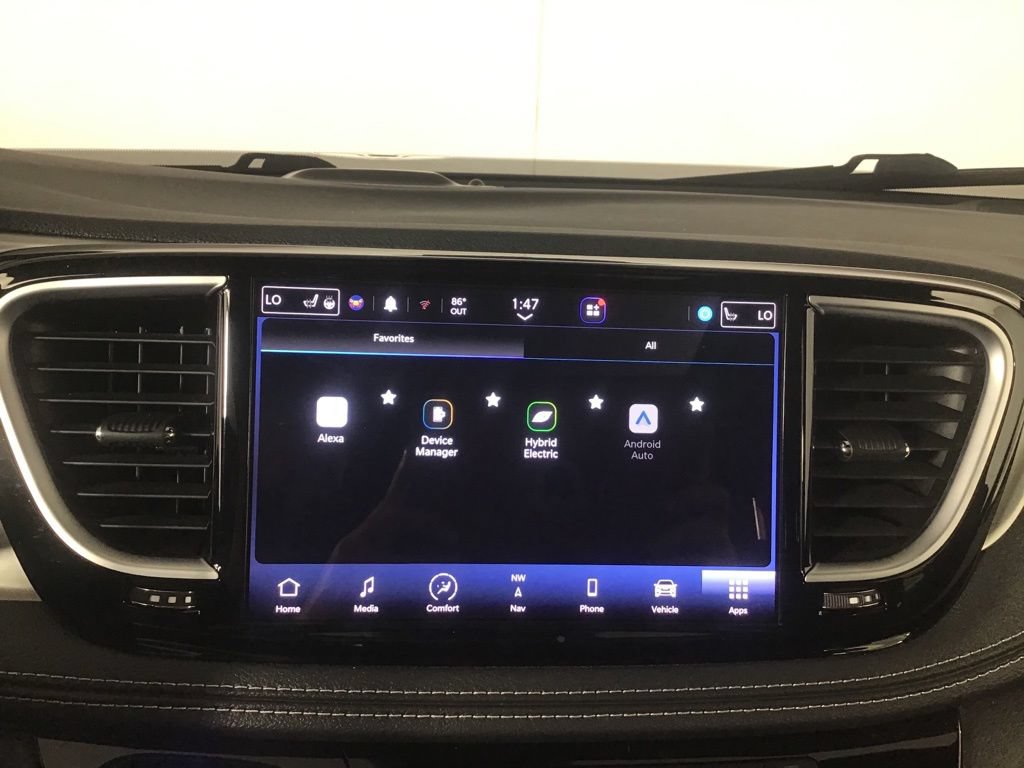 Used 2023 Chrysler Pacifica Limited w/ Uconnect Theater Family Group FWD image 31