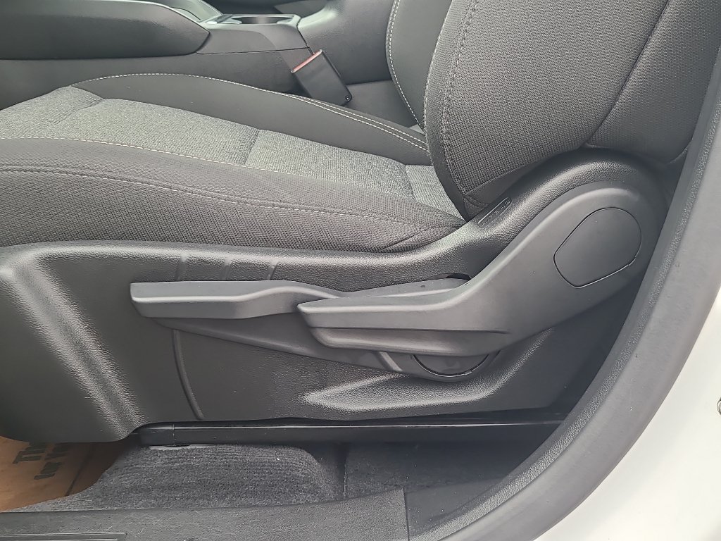 Used 2025 GMC Terrain Elevation AWD/4WD image 15