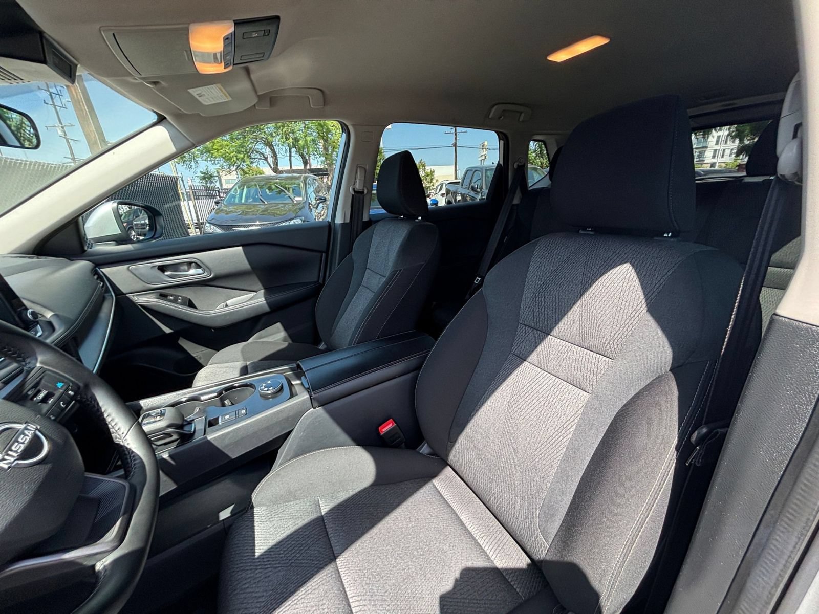 Used 2025 Nissan Rogue SV AWD/4WD image 28