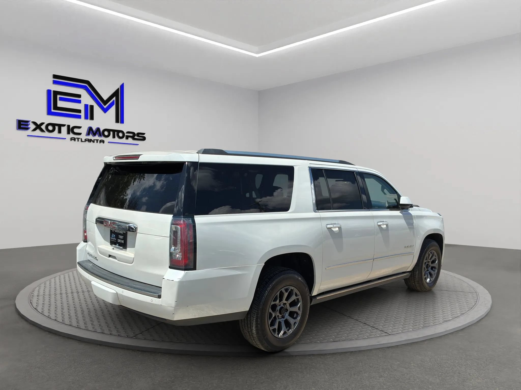Used 2016 GMC Yukon XL Denali w/ Open Road Package AWD/4WD image 5