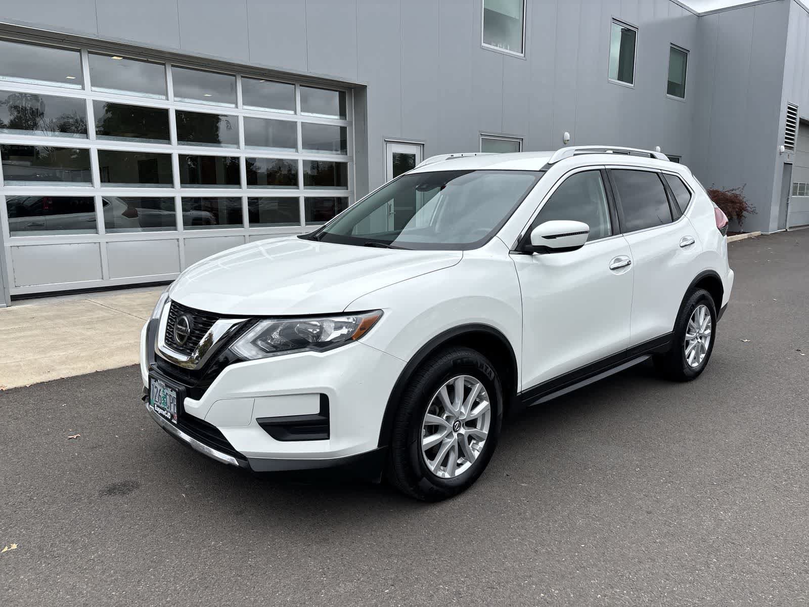 Used 2019 Nissan Rogue SV FWD image 1