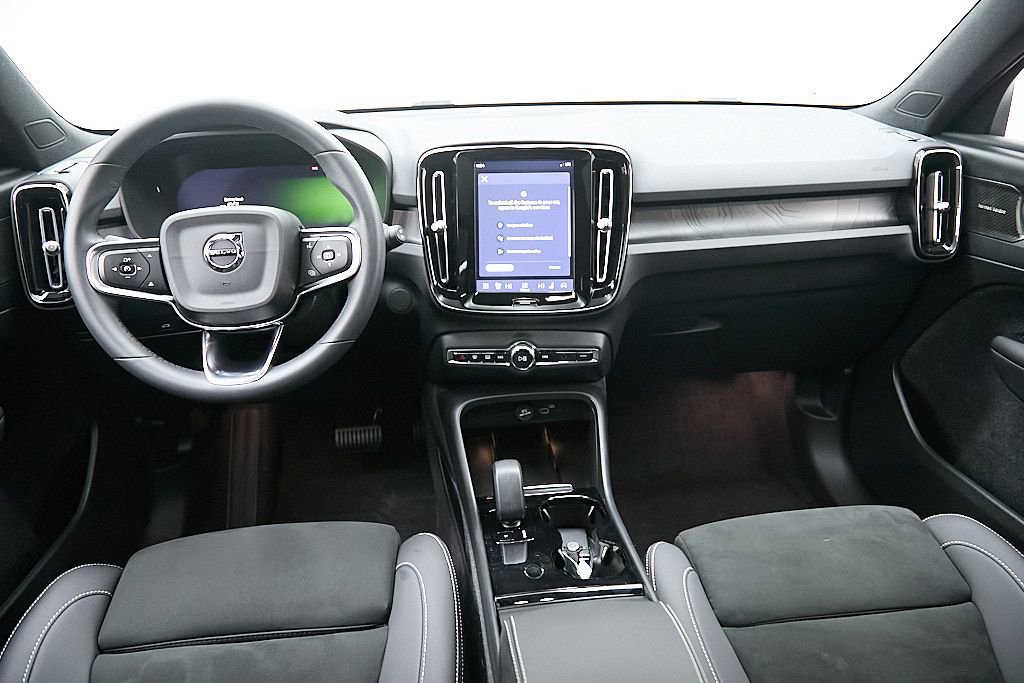 Certified 2023 Volvo XC40 Recharge Ultimate w/ Protection Package Premier image 23
