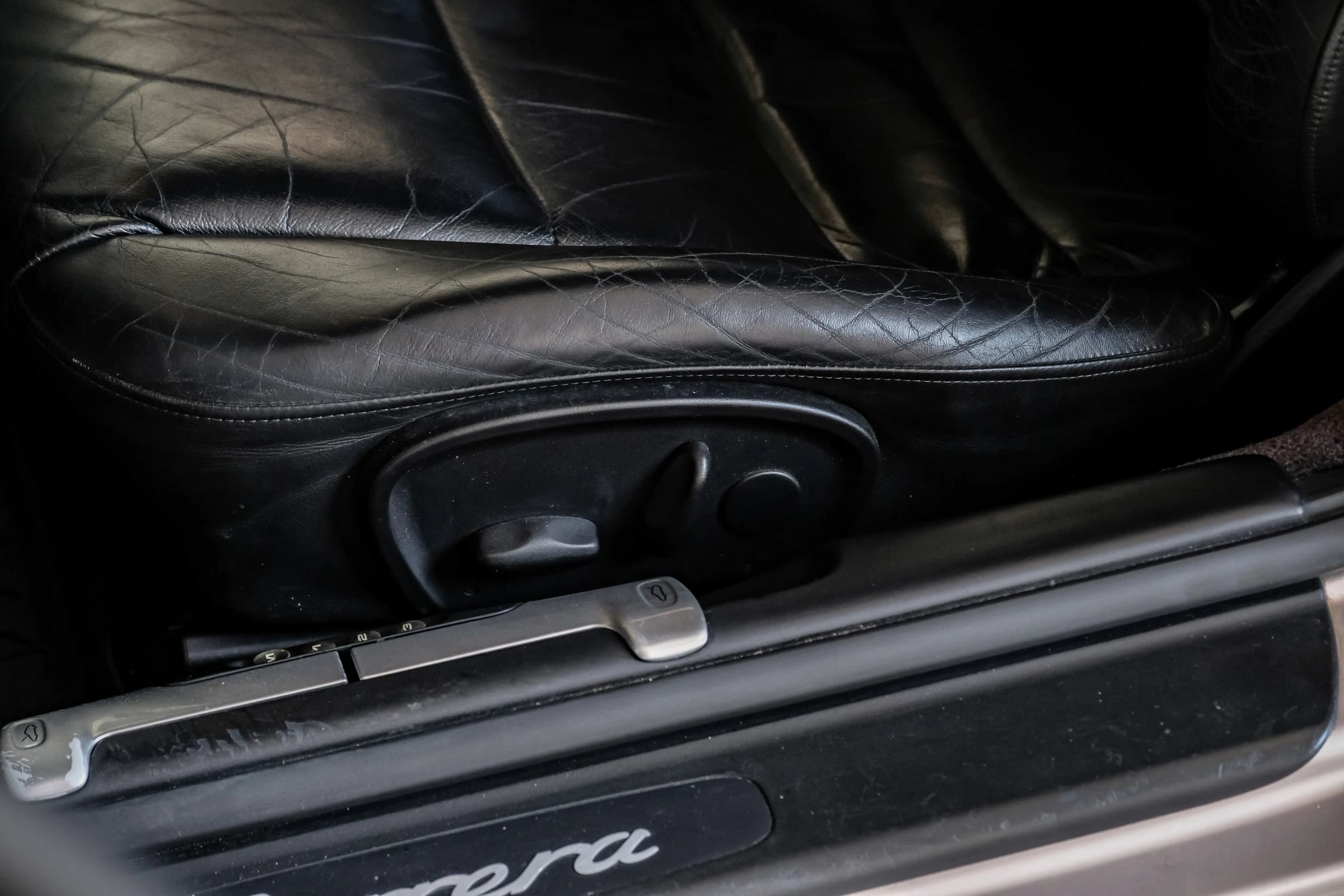 Used 2000 Porsche 911 Cabriolet image 31