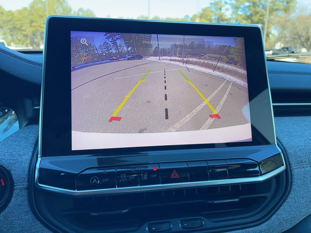 Certified 2024 Jeep Compass Latitude image 11