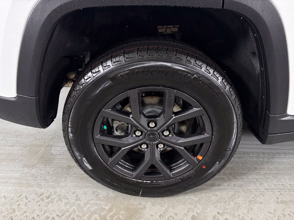 New 2027 Jeep Grand Cherokee Altitude RWD image 11