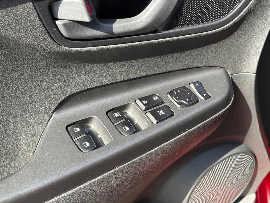 Used 2019 Hyundai Kona SE FWD image 33