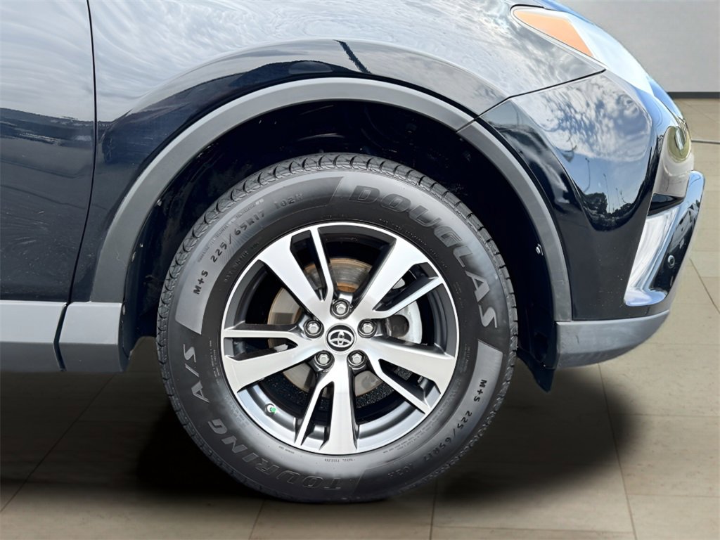 Used 2018 Toyota RAV4 XLE image 41