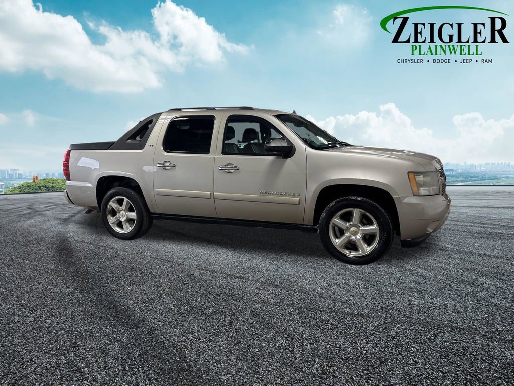 Used 2007 Chevrolet Avalanche LTZ w/ LTZ Preferred Equipment Group image 10