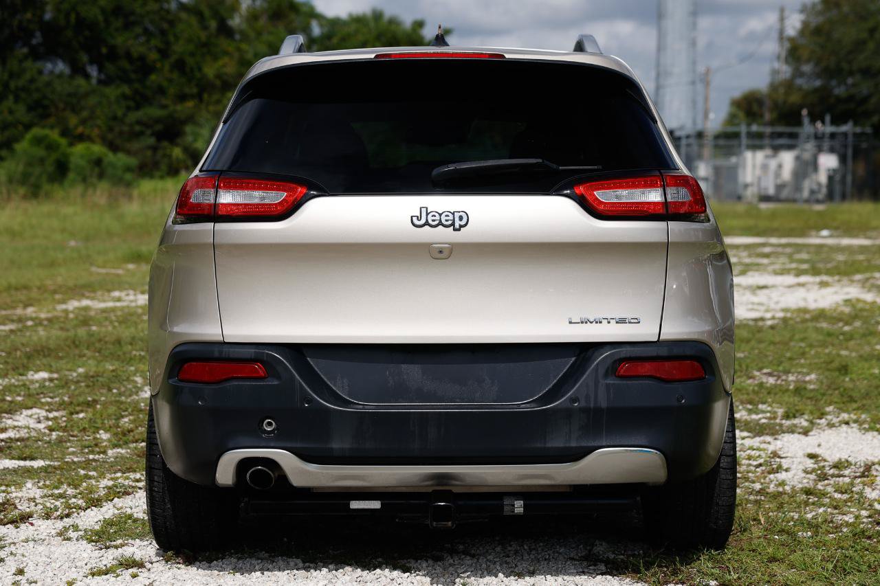 Used 2015 Jeep Cherokee Limited w/ Luxury Group FWD image 7