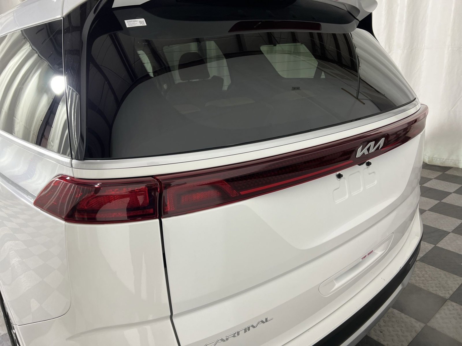 Used 2024 Kia Carnival EX image 17