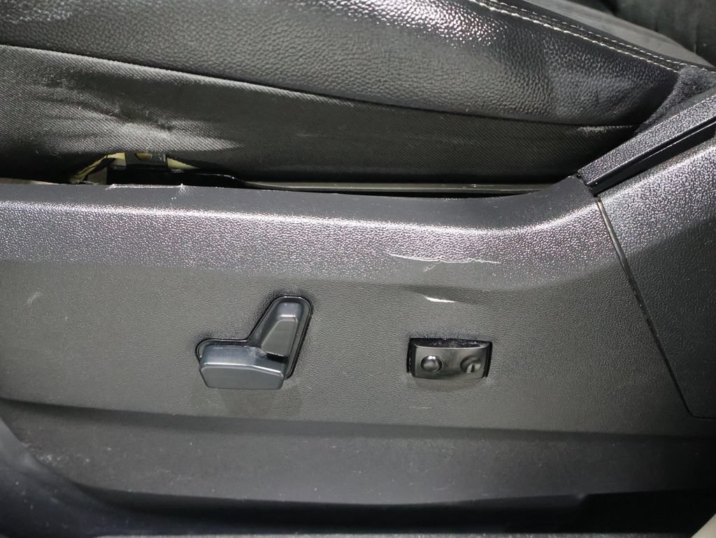 Used 2019 Dodge Grand Caravan SXT FWD image 11
