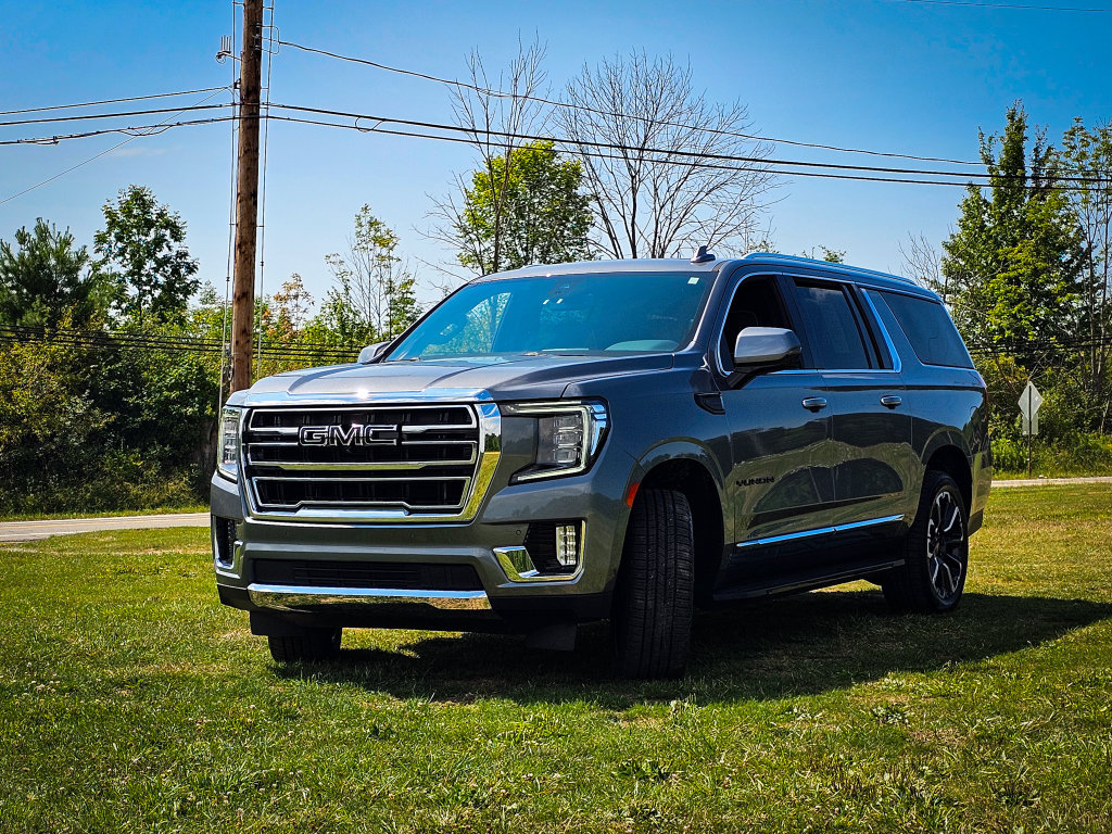 Used 2022 GMC Yukon XL SLT w/ SLT Premium Package AWD/4WD image 8