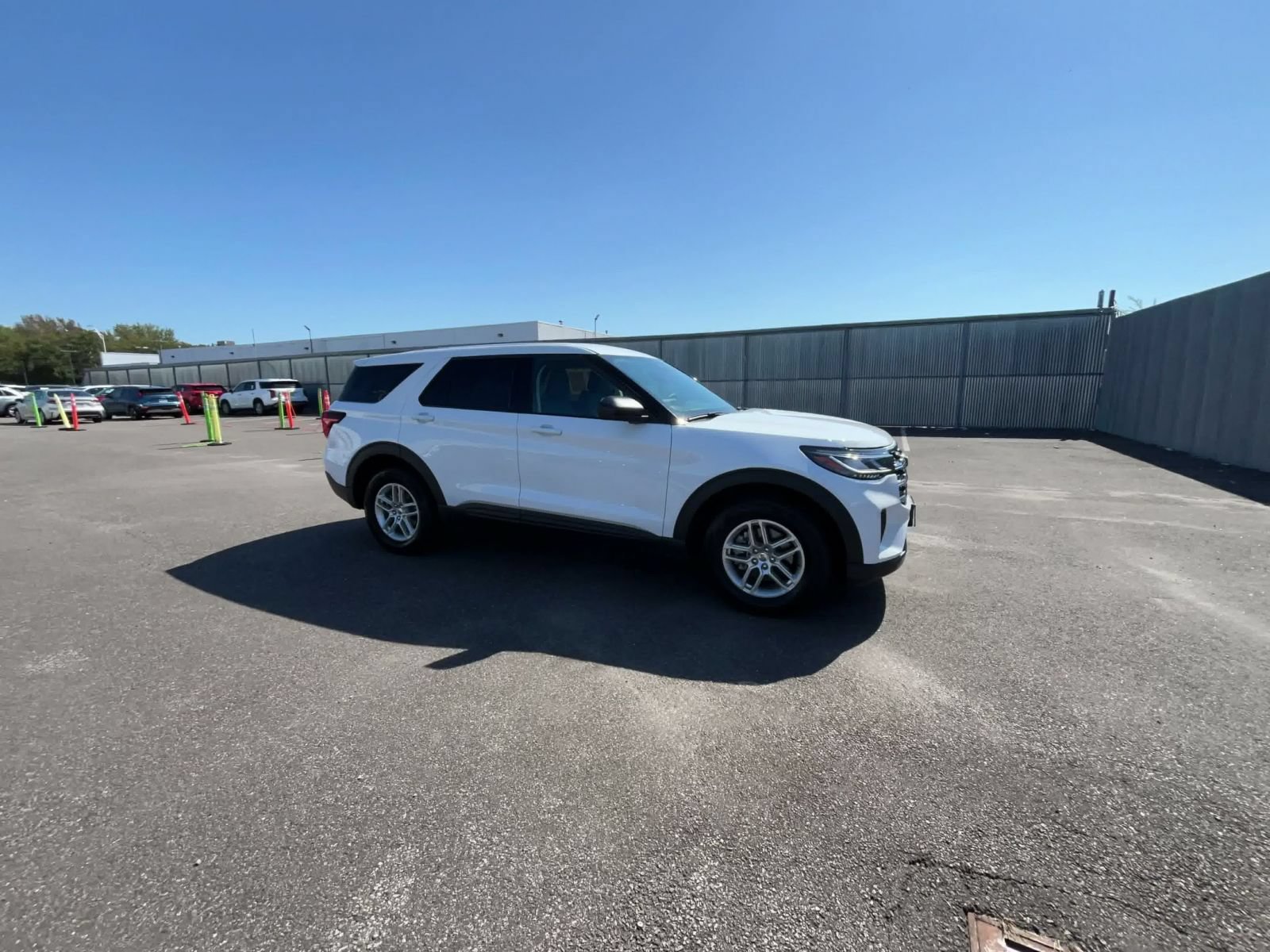 Used 2026 Ford Explorer Active AWD/4WD image 2